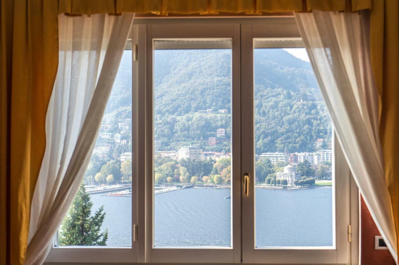 Lo Specchio Sul Lago - The House Of Travelers Como Exteriér fotografie